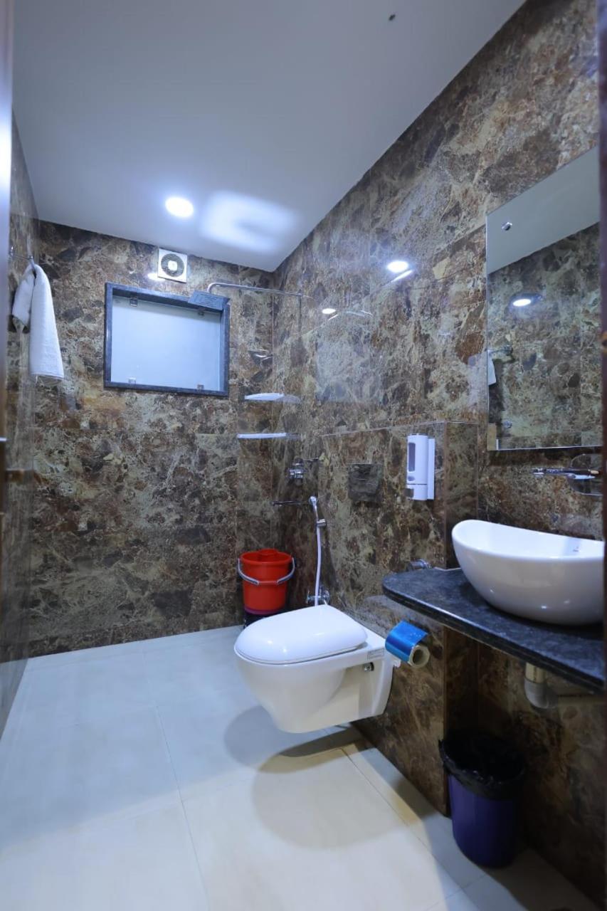 Hotel Golden Door ماثورا المظهر الخارجي الصورة