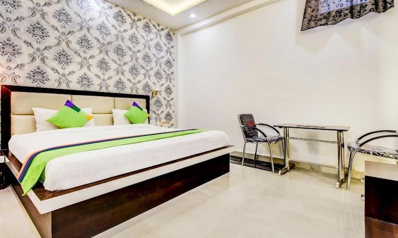 Hotel Golden Door ماثورا المظهر الخارجي الصورة
