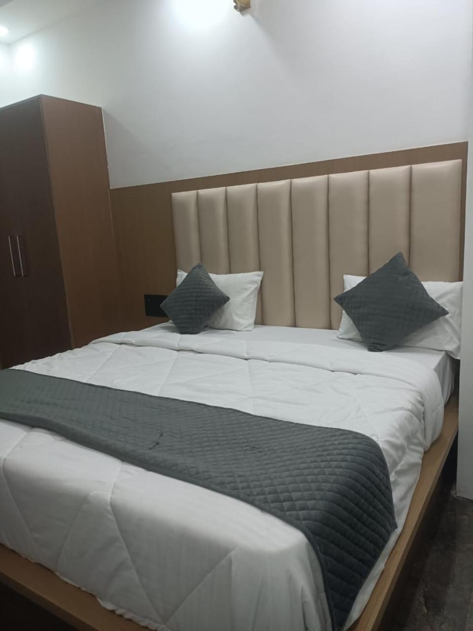 Hotel Golden Door ماثورا المظهر الخارجي الصورة