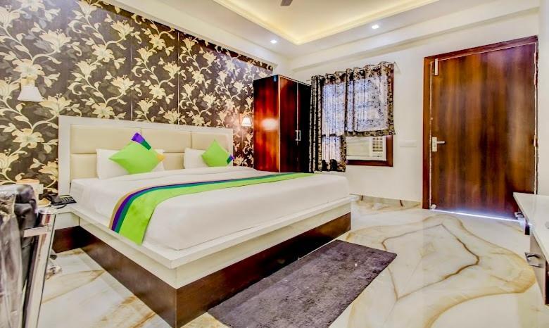 Hotel Golden Door ماثورا المظهر الخارجي الصورة
