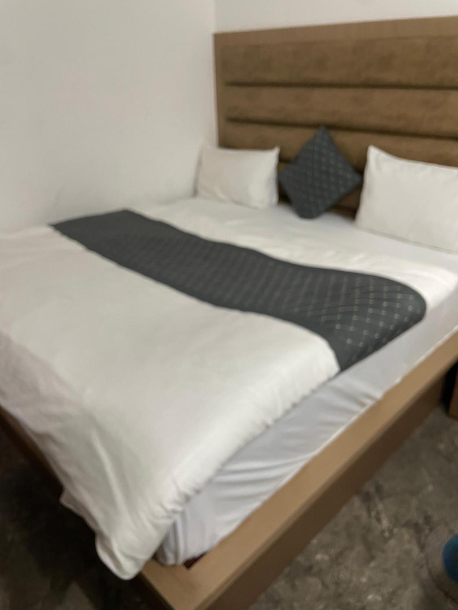 Hotel Golden Door ماثورا المظهر الخارجي الصورة