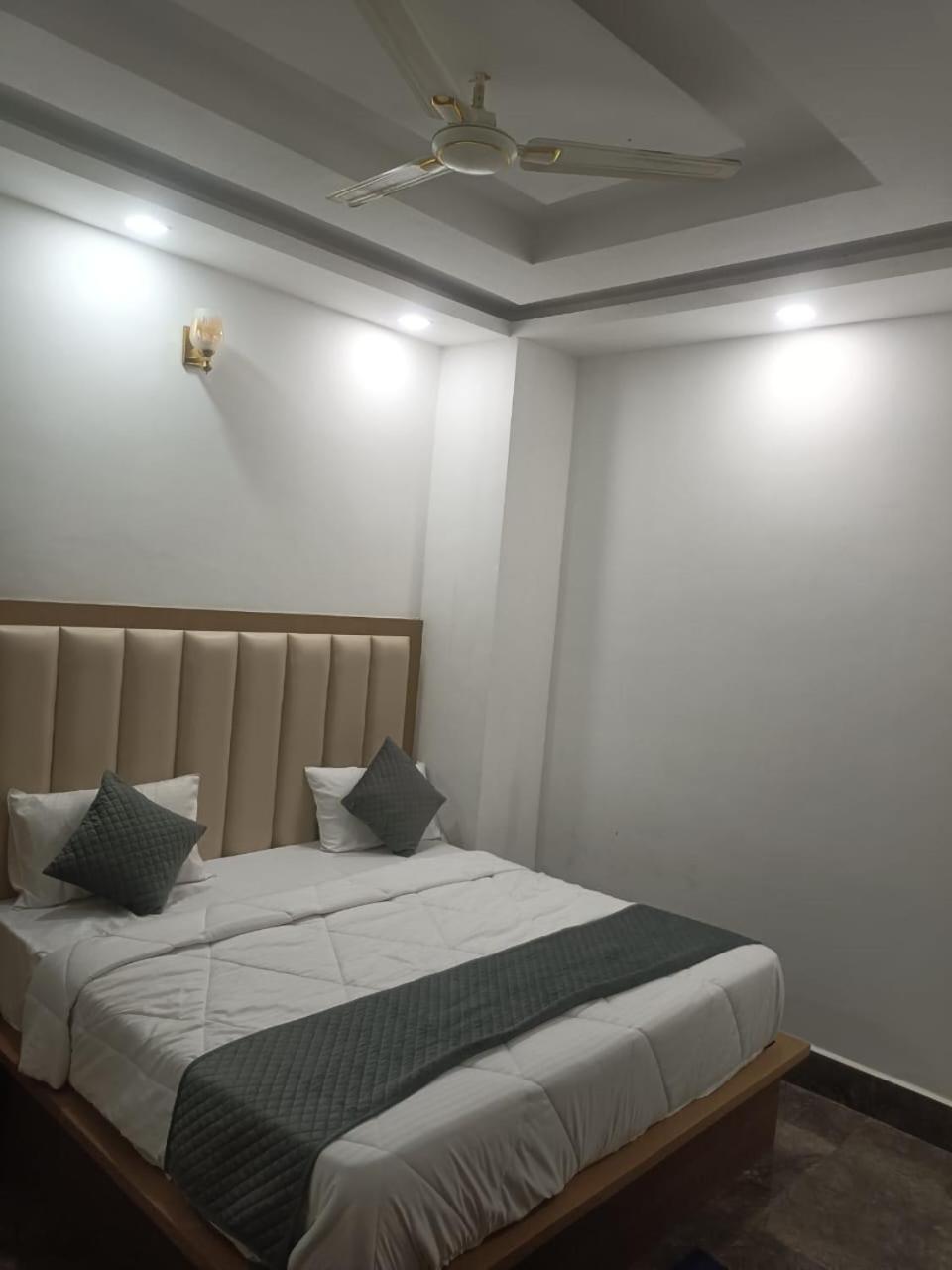 Hotel Golden Door ماثورا المظهر الخارجي الصورة