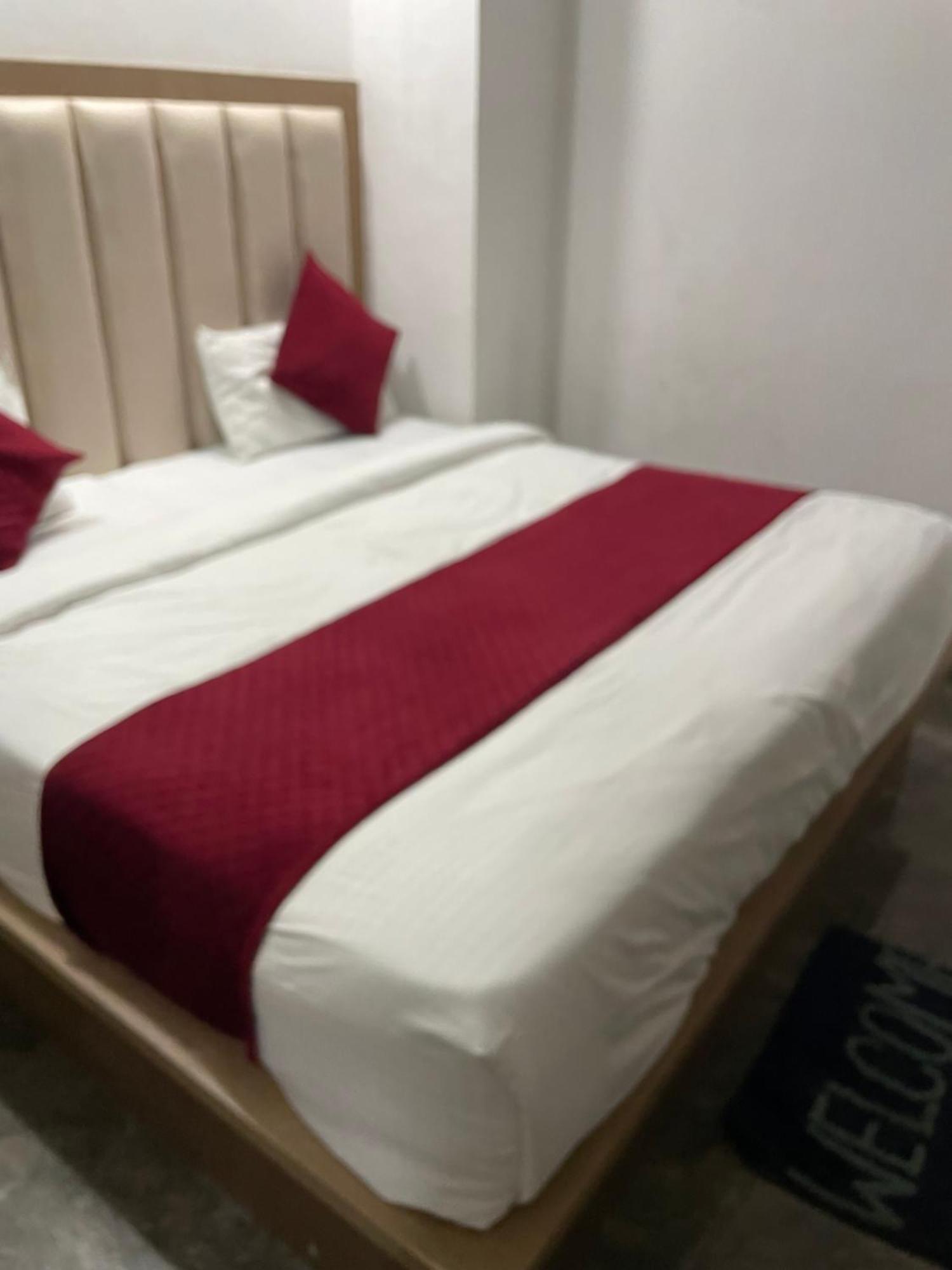 Hotel Golden Door ماثورا المظهر الخارجي الصورة