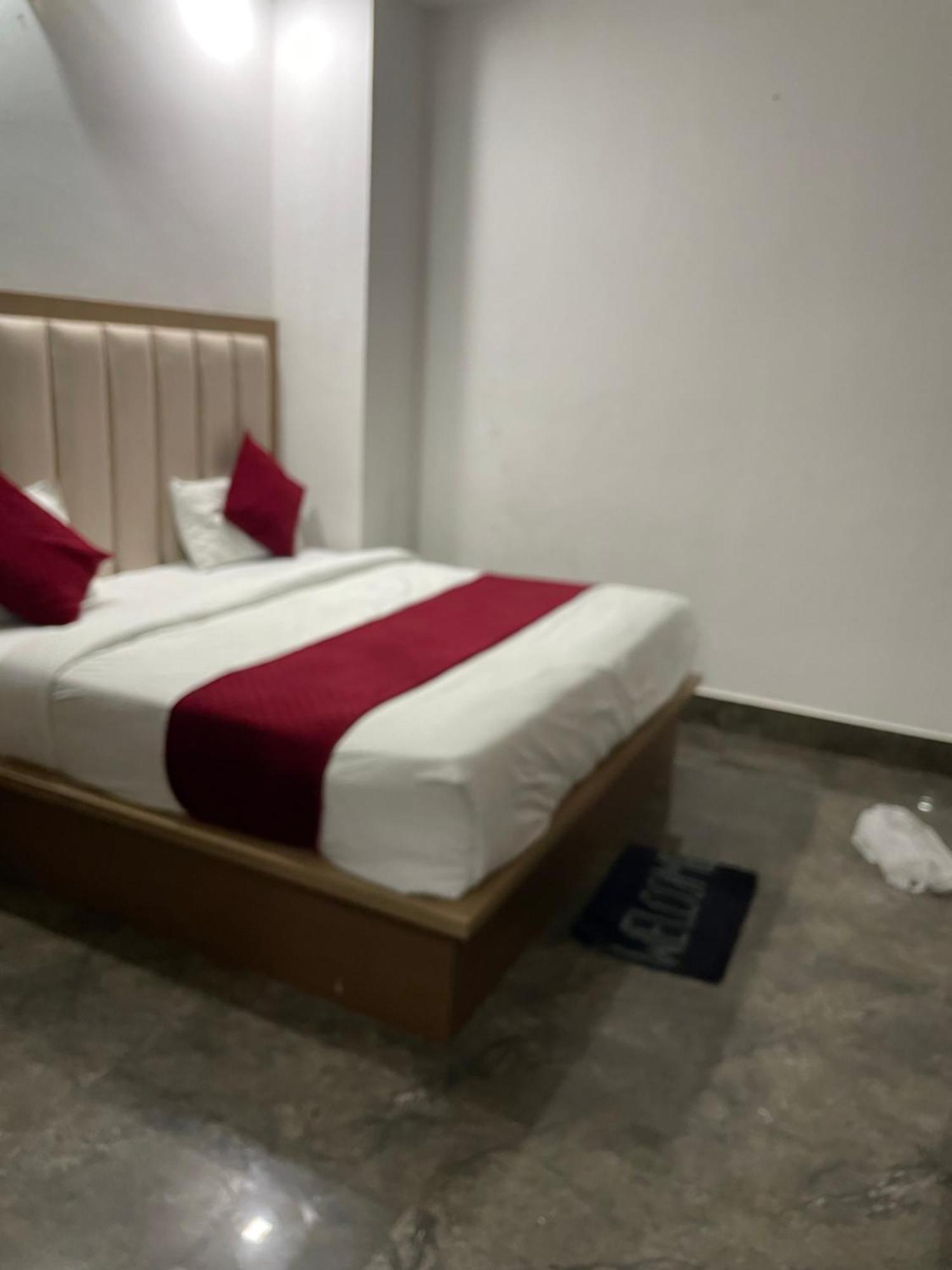 Hotel Golden Door ماثورا المظهر الخارجي الصورة